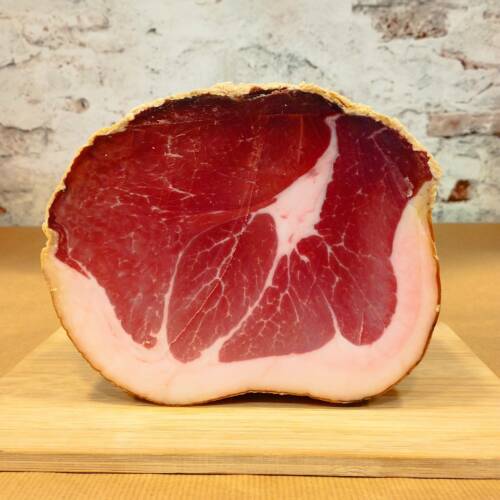 Culata Carlo Peveri, o jamón de parma, dulce, delicado y jugoso, elaborado con el corazón del jamón, tierno y de aroma intenso, ideal para comprar online y disfrutar al instante.