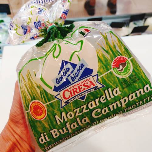 mozzarella di bufala campana dop queso italiano fresco