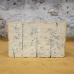 Gorgonzola Lady Capra, queso azul italiano de leche de cabra. Cremoso, suave y gourmet. Ideal para pasta, pizza, tablas y maridar con vinos. ¡Compra online!