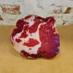 Cabecero de lomo curada al estilo de la región de Emilia Romaña en Italia. Artesana y muy jugosa que se funde en la boca.