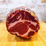 Auténtico Capocollo Picante de Calabria DOP: embutido italiano curado con especias, sabor intenso y picante. ¡Compra online en nuestra tienda!