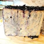 Blu dell’Orso queso azul de búfala con miel de castaño y arándanos rojos