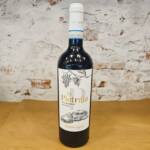 Botella de vino tinto La Pietraja Di Camillo Montepulciano d’Abruzzo italiano disponible para comprar online en Valencia y España.