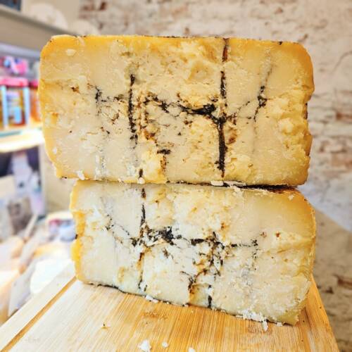 Pecorino Moliterno con trufa italiana